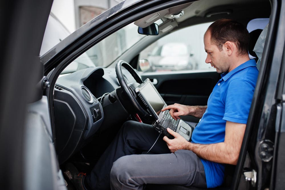 Lectura de códigos de falla para vehículos en el taller automotriz Rollano e Hijos de Buin
