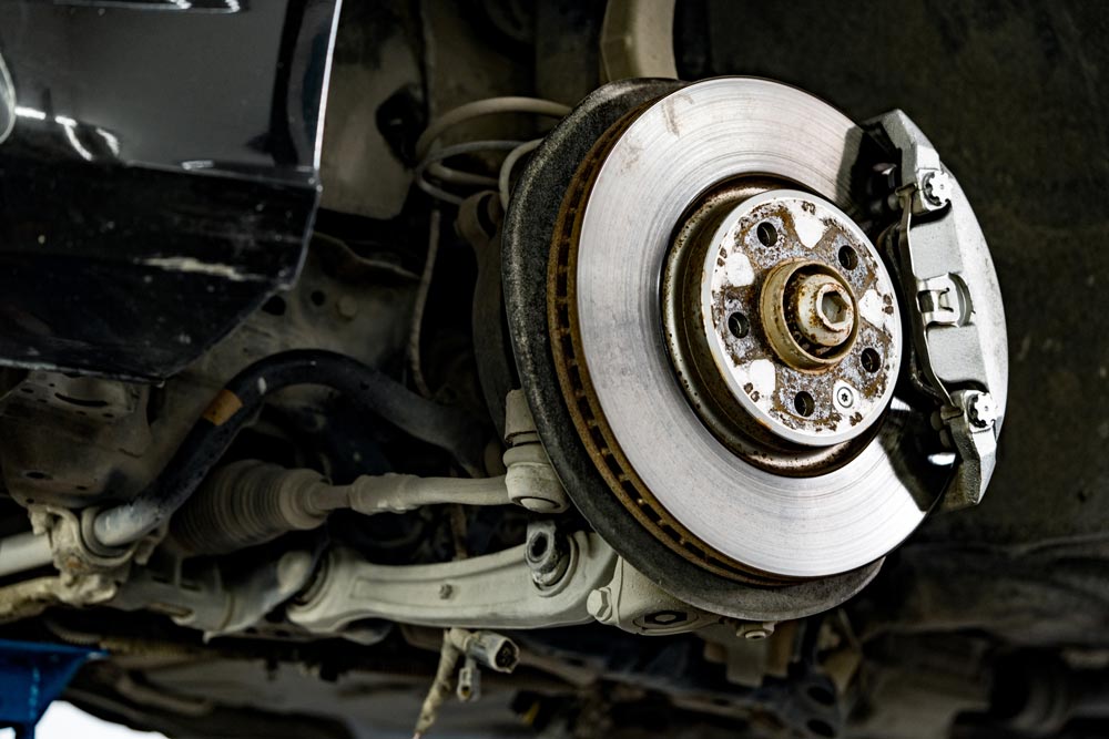 Purga del sistema de frenos para vehículos en el taller automotriz Rollano e Hijos de Buin