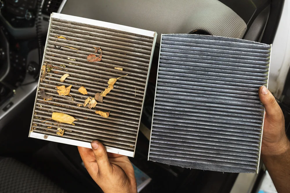 Cambio de filtro de aire para vehículos en el taller automotriz Rollano e Hijos de Buin