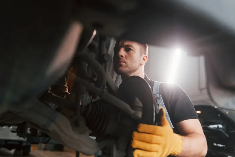 Cambio de pastillas de freno para vehículos en el taller automotriz Rollano e Hijos de Buin