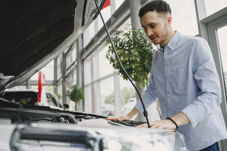 Corrección de terminaciones de pintura para vehículos en el taller automotriz Rollano e Hijos de Buin