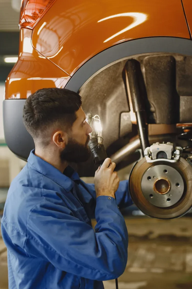 Diagnóstico de ruido al circular para vehículos en el taller automotriz Rollano e Hijos de Buin