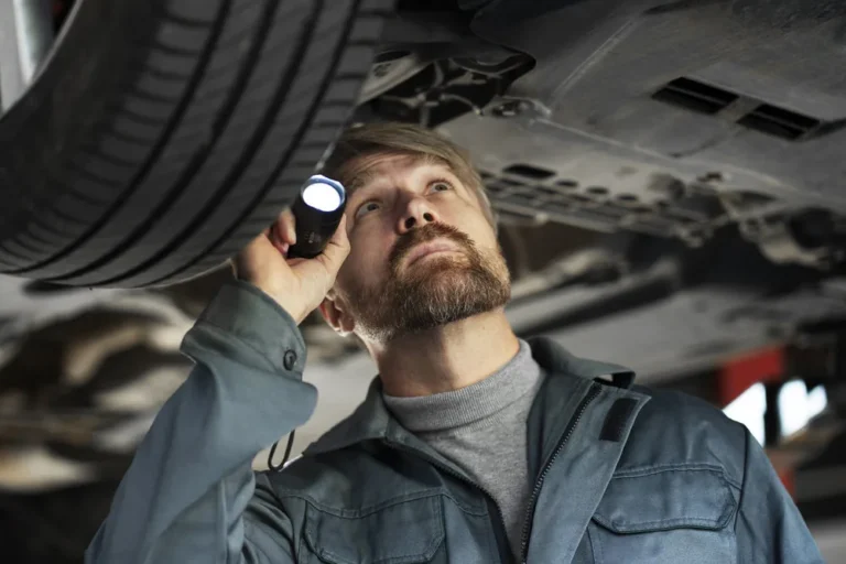 Inspección visual completa para vehículos en el taller automotriz Rollano e Hijos de Buin