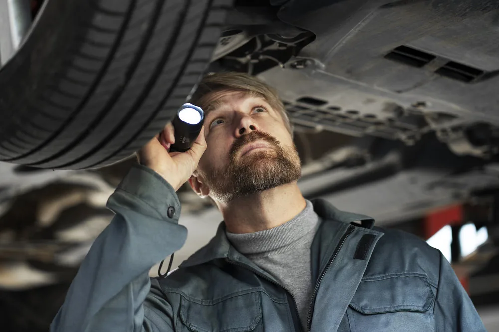 Inspección visual completa para vehículos en el taller automotriz Rollano e Hijos de Buin