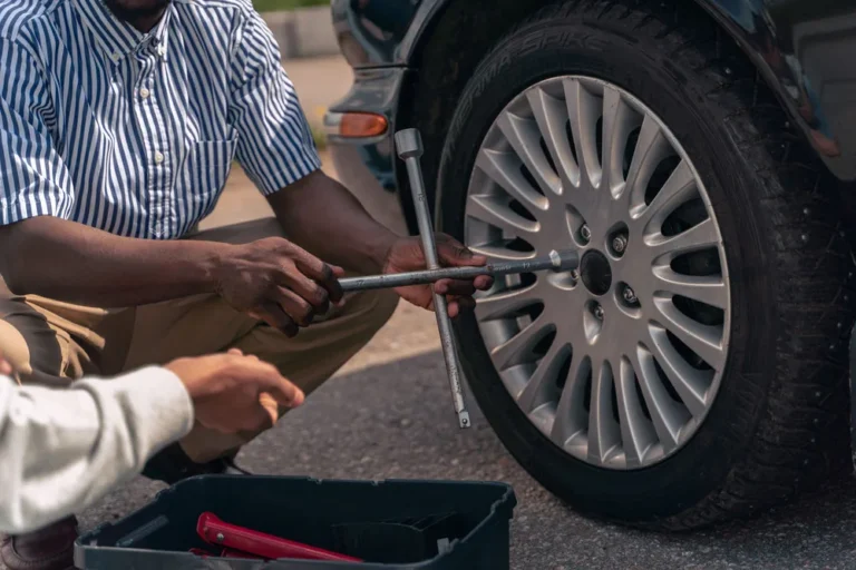 Preparación de superficies para vehículos en el taller automotriz Rollano e Hijos de Buin