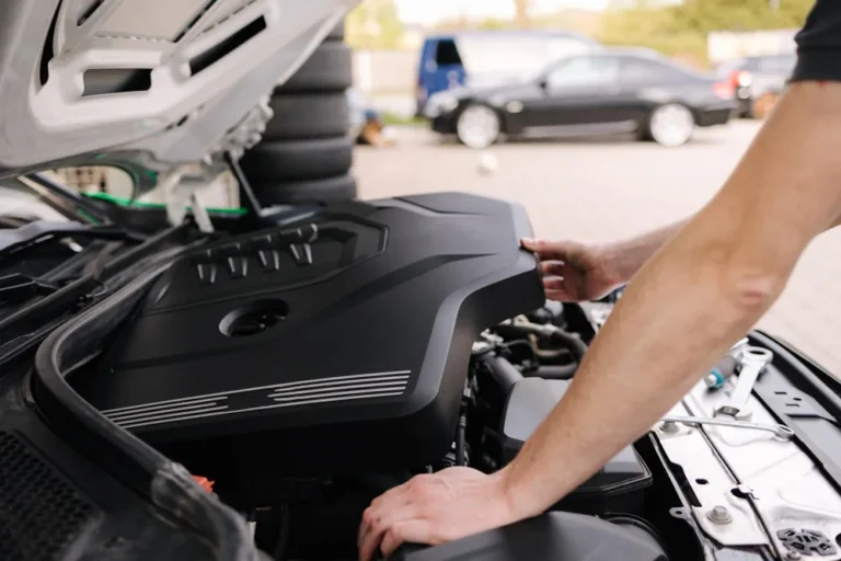 Revisión de alternador para vehículos en el taller automotriz Rollano e Hijos de Buin