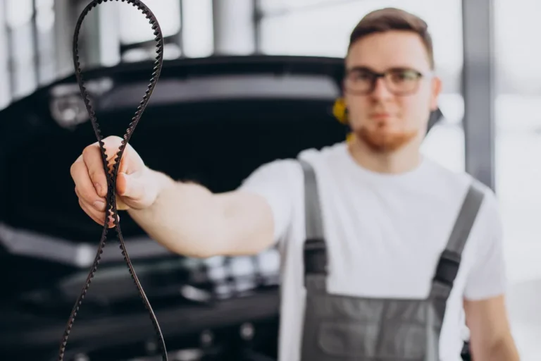 Revisión de cadena de distribución para vehículos en el taller automotriz Rollano e Hijos de Buin
