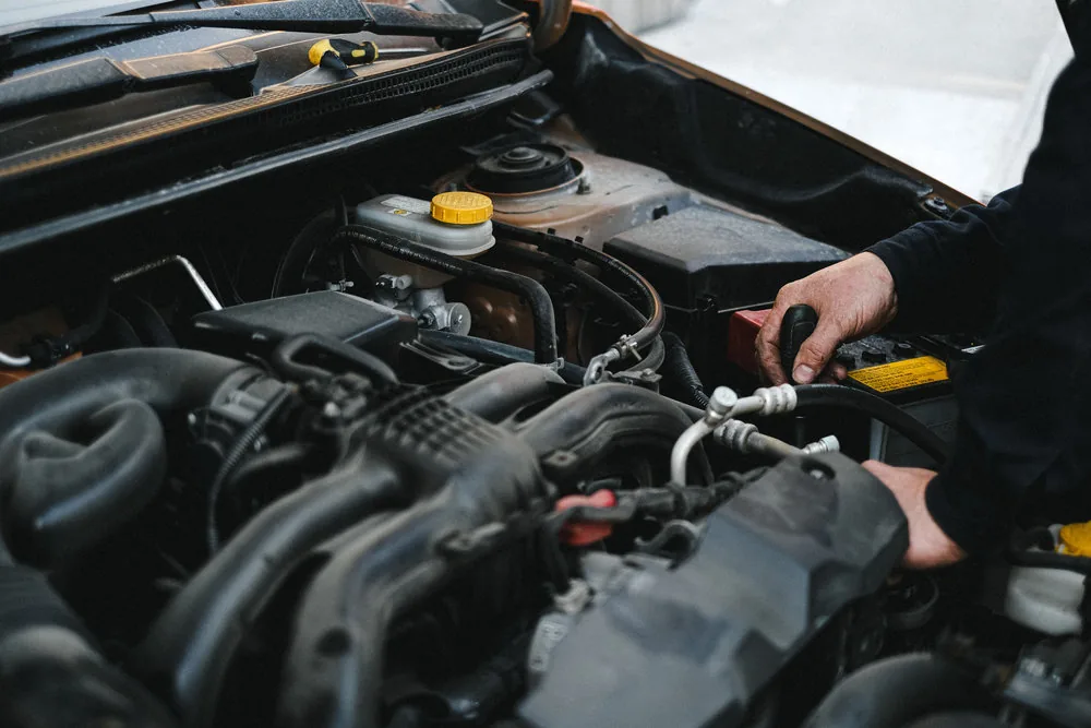 Revisión de intercooler para vehículos en el taller automotriz Rollano e Hijos de Buin