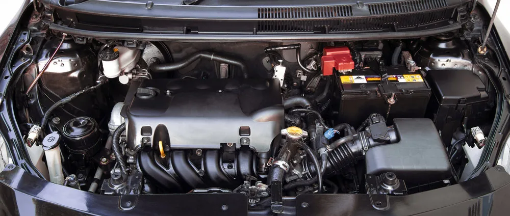 Revisión de poleas para vehículos en el taller automotriz Rollano e Hijos de Buin