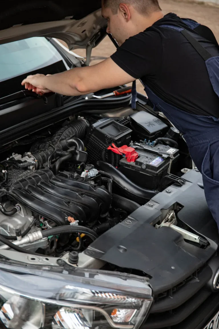 Revisión de sistema de inyección para vehículos en el taller automotriz Rollano e Hijos de Buin