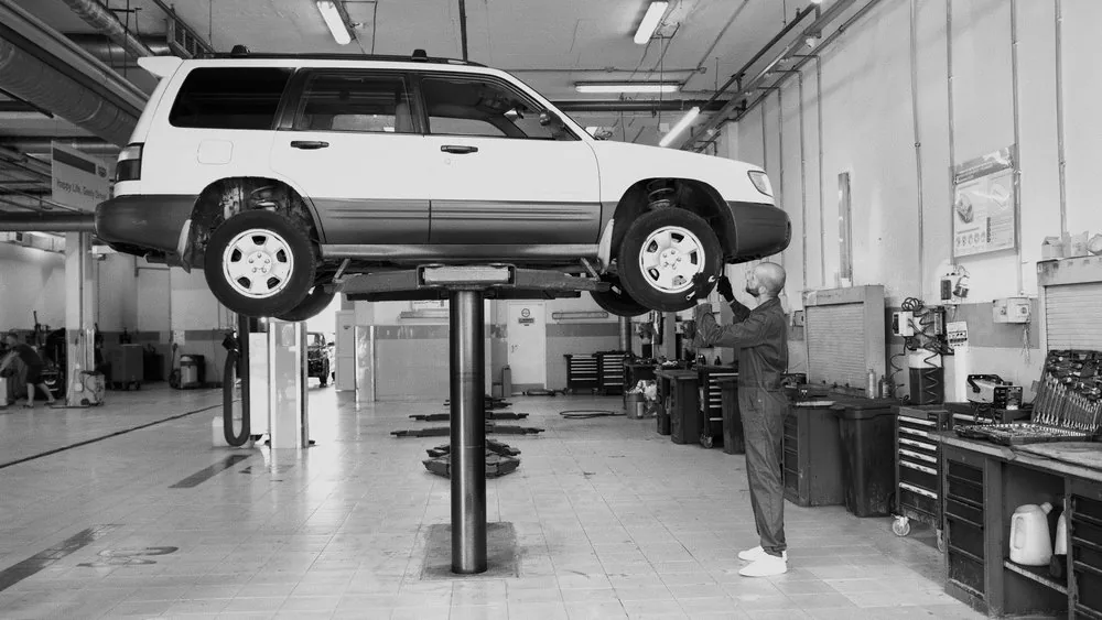 Revisión general de seguridad para vehículos en el taller automotriz Rollano e Hijos de Buin