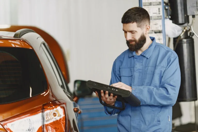 Borrado de códigos para vehículos en el taller automotriz Rollano e Hijos de Buin